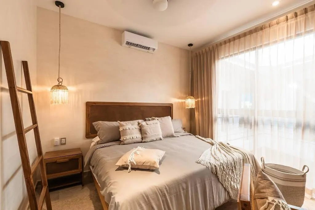 הקונטקטים של Luxury Penthouse Private Pool By Ch